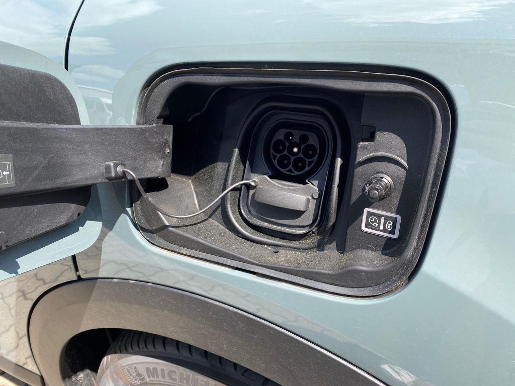 Fahrzeugabbildung Citroën e-C4 Elektro 156 MAX *Cam*Technopak*11 kW*Navi*