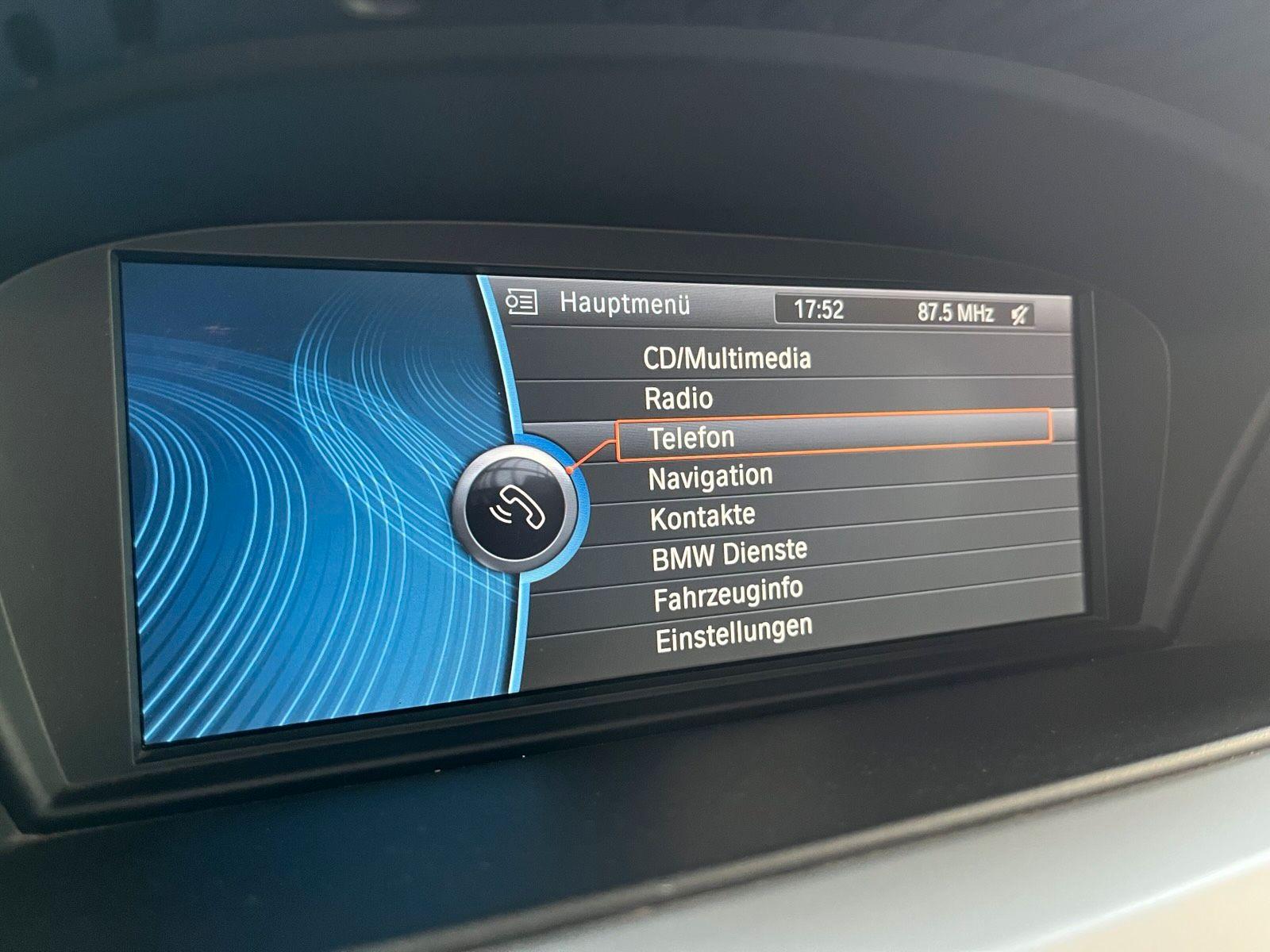 BMW 318 2010 — photo 12