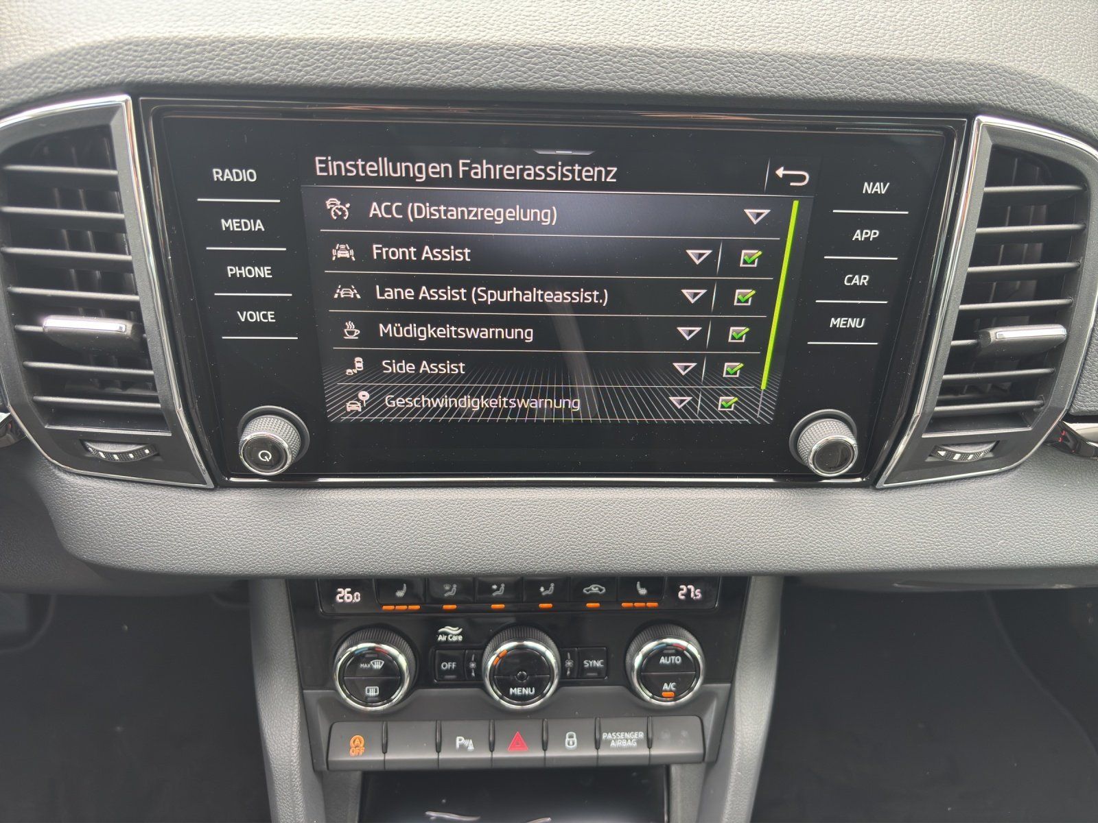 Fahrzeugabbildung SKODA Karoq Balance 1,5 TSI 110 kW DSG MATRIX/RFK/AHK