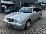 Mercedes-Benz E 240 T  /Autom. /Klima/ AHK / Leder / Xenon - Mercedes-Benz E 240 mit Benzin-Antrieb
