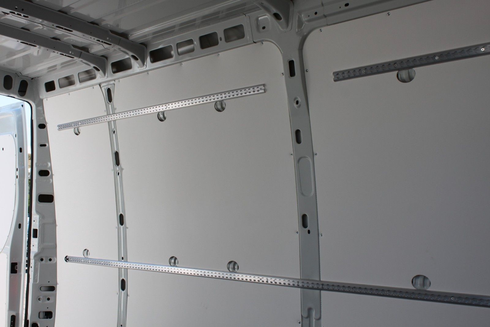 Fahrzeugabbildung Iveco Daily 3,0 Autom. Airline/Boden/Verkleidung