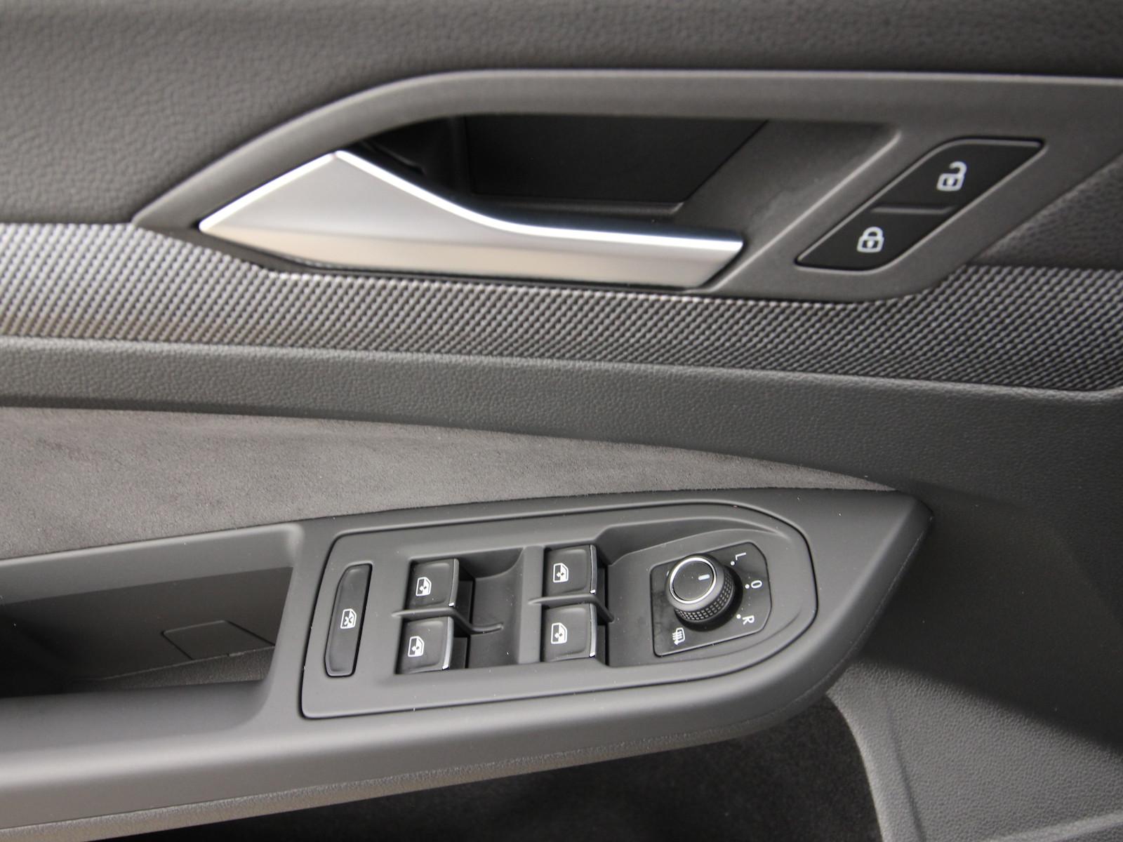 Volkswagen Golf VIII Variant 1.5 TSI R-Line LED+KAMERA+ACC, миниатюра 24