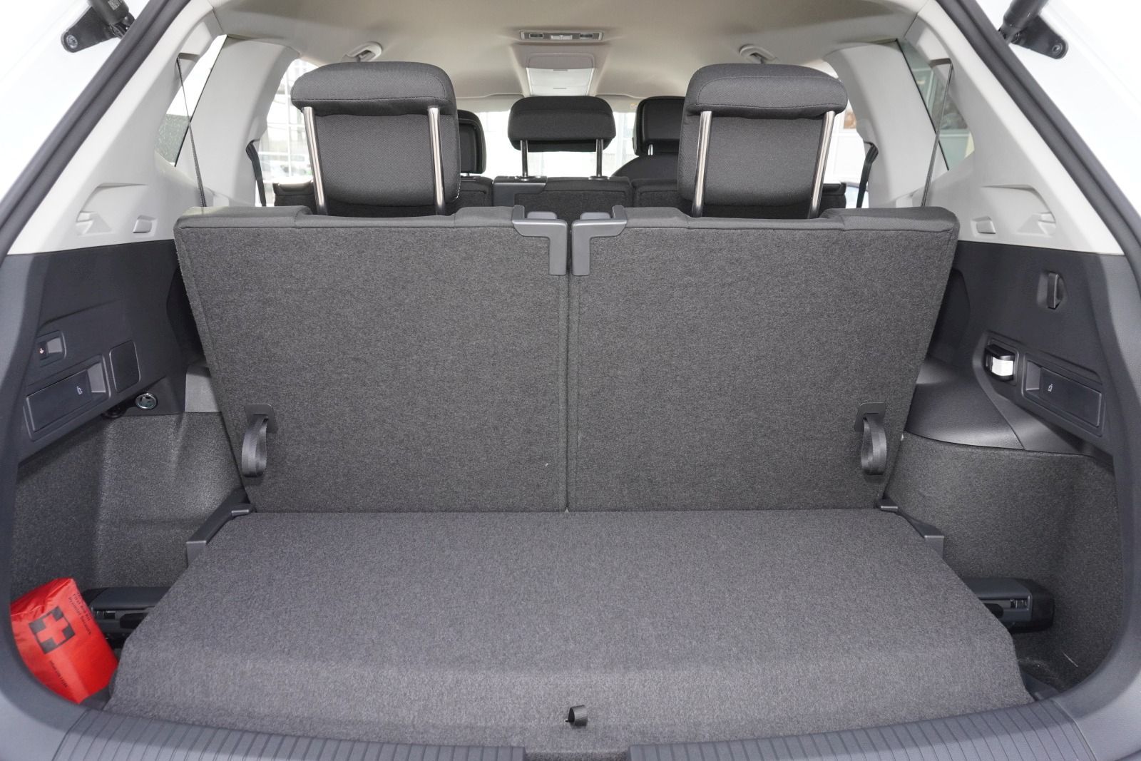 Fahrzeugabbildung Volkswagen Tiguan Allspace MOVE 2,0 l TDI SCR 4MOTION 110 k