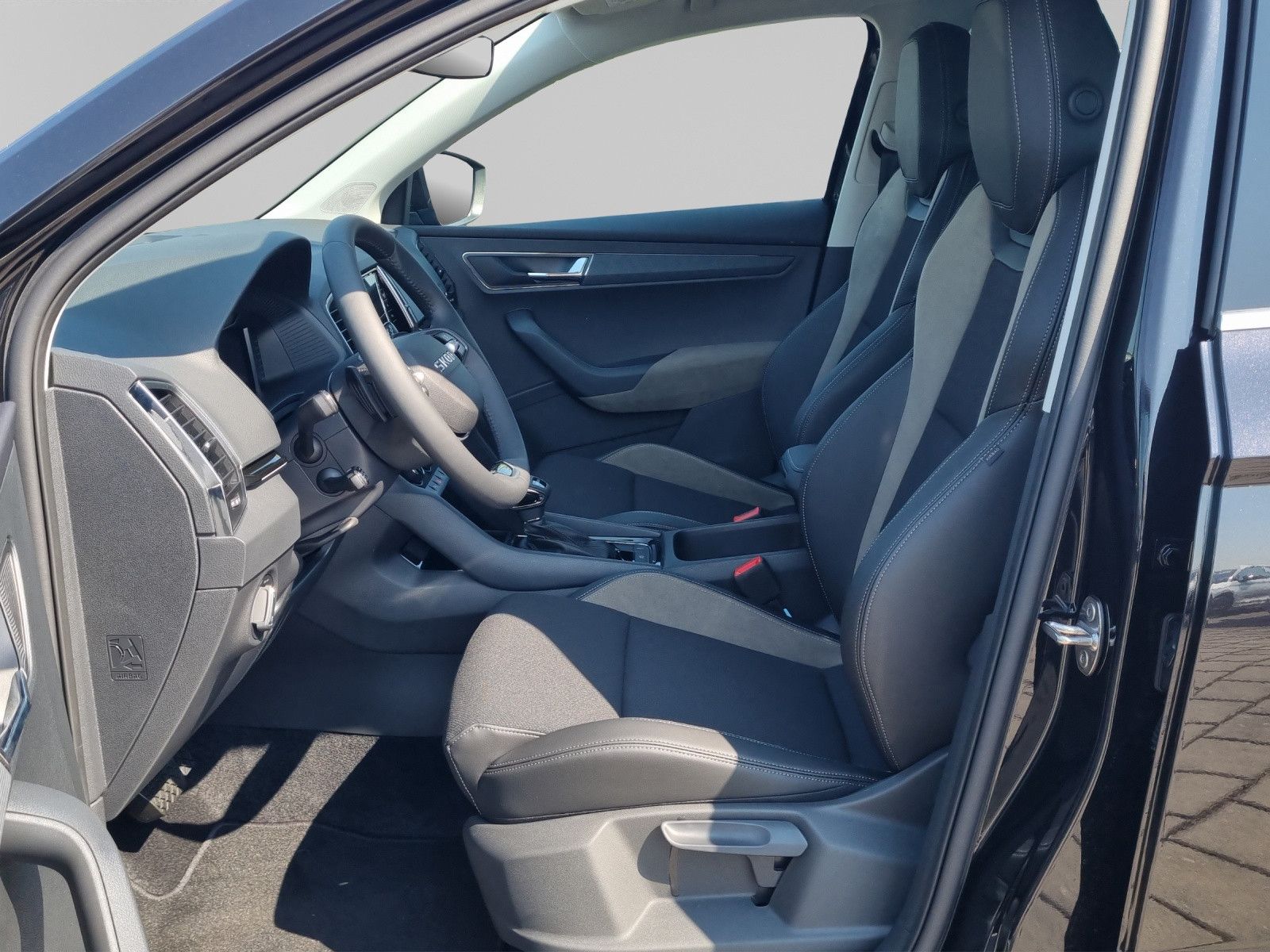 Fahrzeugabbildung SKODA Karoq Balance 2,0 TDI AHK Info 18" Fahrassi+