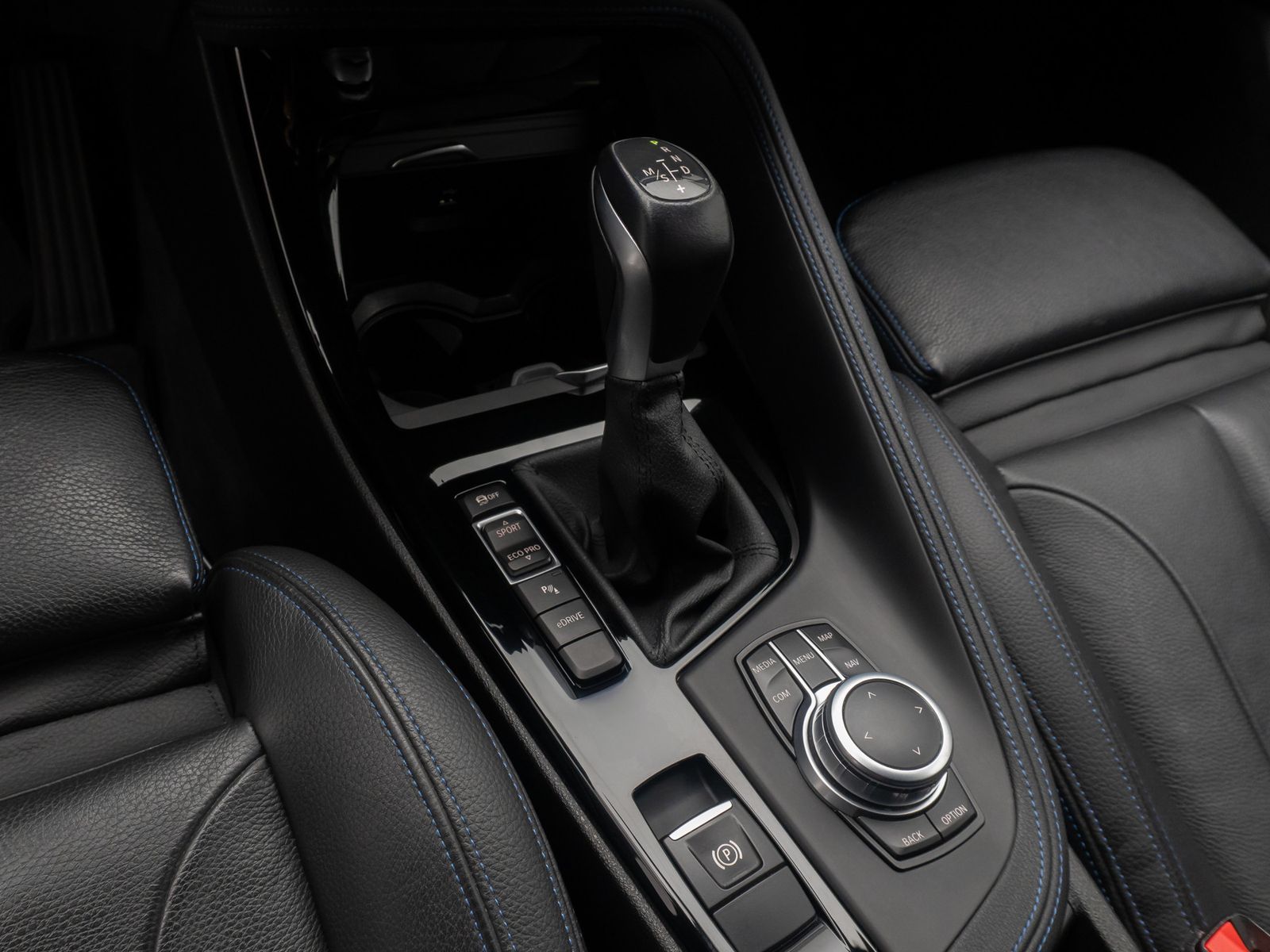 Fahrzeugabbildung BMW X1 xD25e M Sport Kamera AHK DAB Alarm H/K 19Zoll