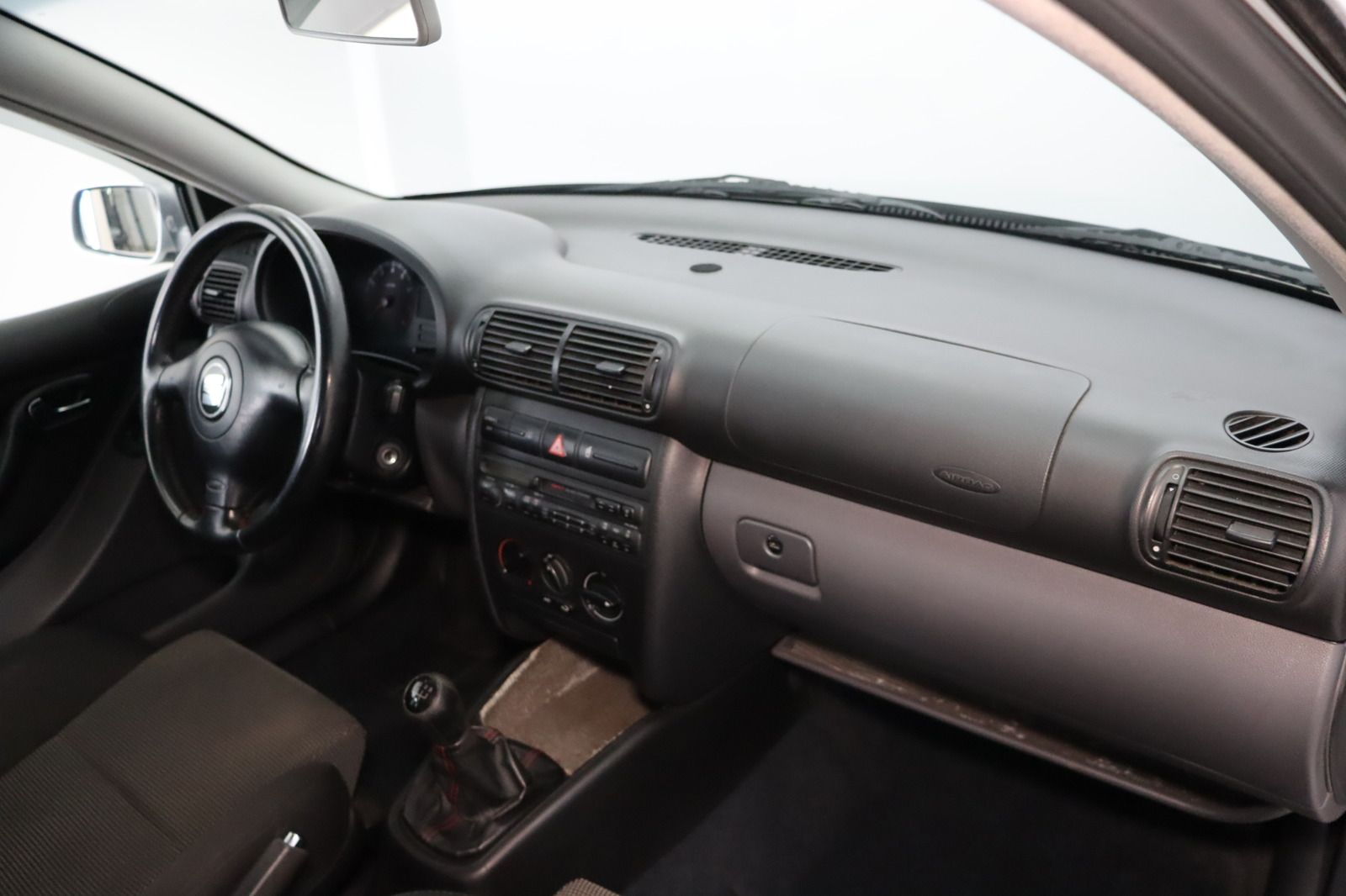 Fahrzeugabbildung SEAT Leon 1.6 16V komplett Seat Service * 1. Hand Ste