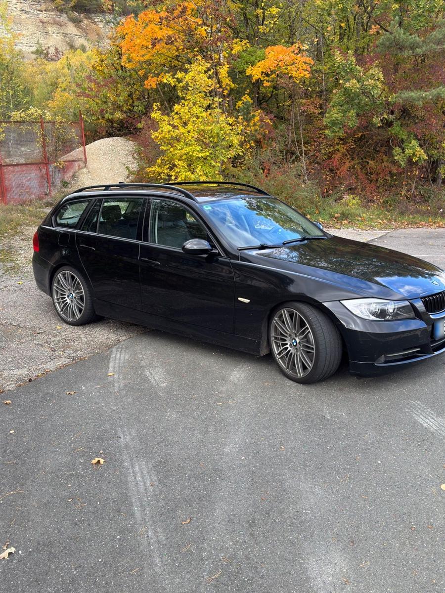 BMW 330 2006 — rear view
