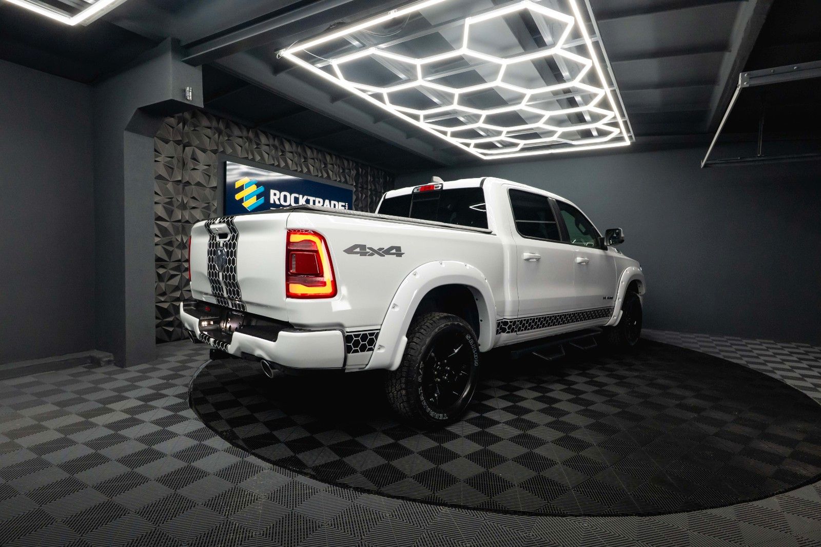 Fahrzeugabbildung Dodge RAM 5.7 V8 HEMI 4x4 OFFROAD Night AXLE LOCK 19%