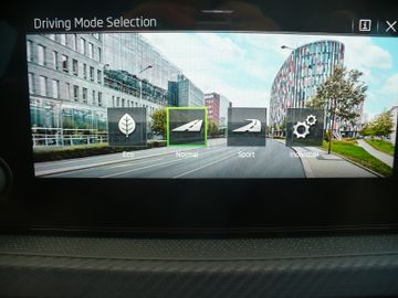 Bild 9 Skoda Kamiq Monte Carlo DSG SHZ/LHZ PDC v+h Kamera