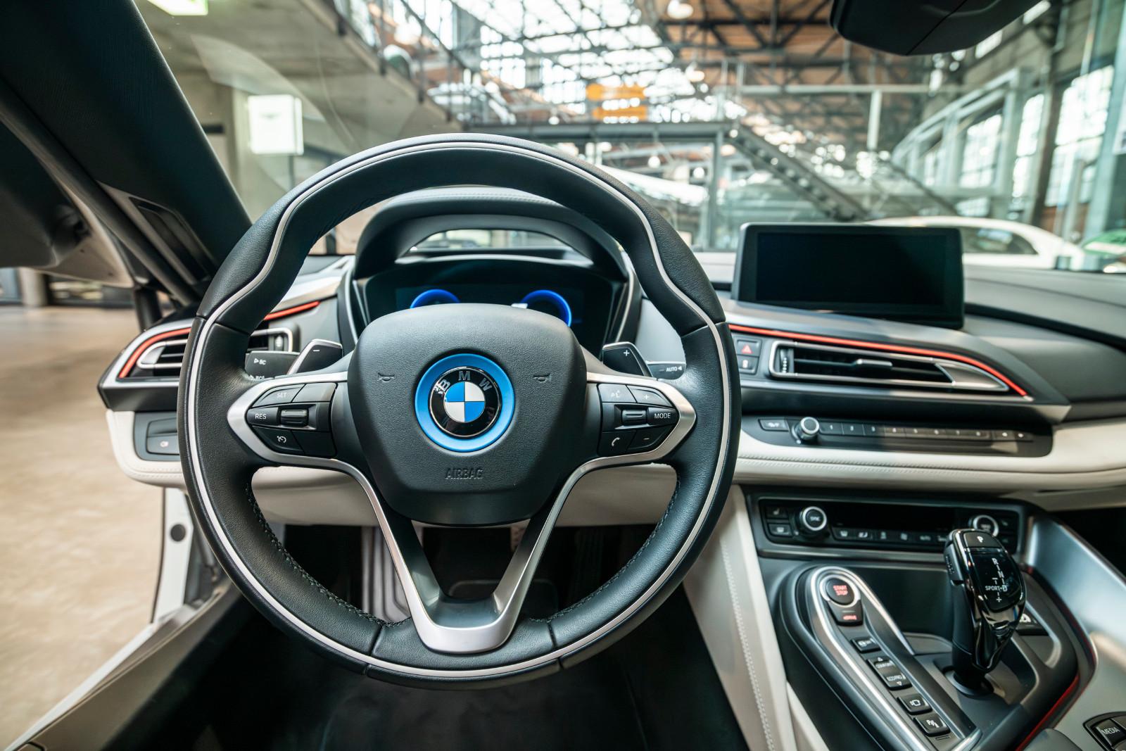 BMW i8 Coupe Pure Impulse