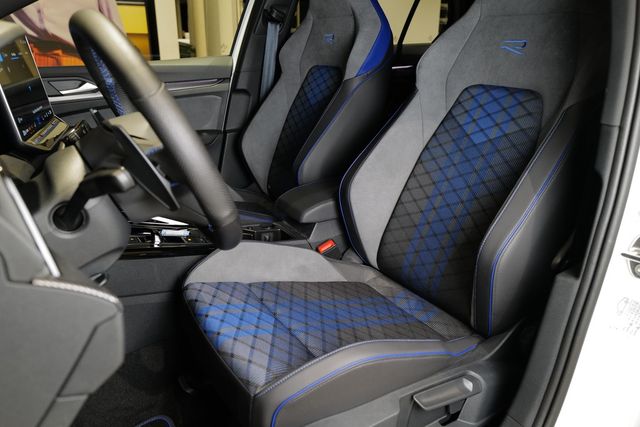 Volkswagen Golf VIII R 4Motion Akrapovic 360° HuD 270Kmh