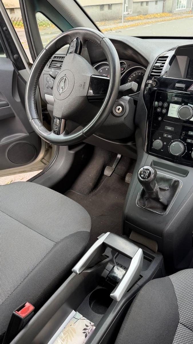 Opel Zafira 2010 — photo 5