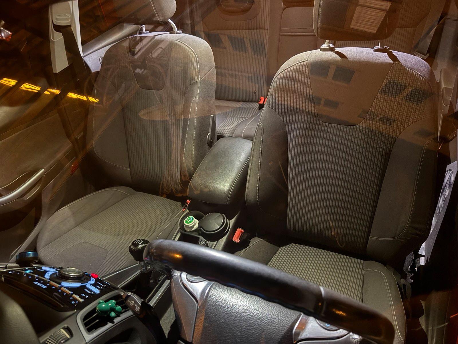 Ford Focus 2012 — photo 7