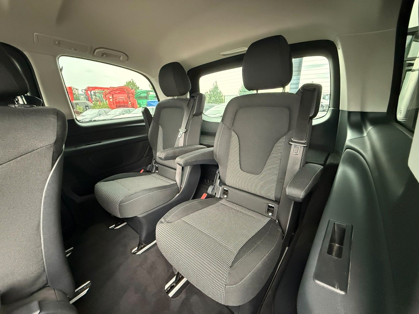 Fahrzeugabbildung Mercedes-Benz V 250 d Kompakt DISTRONIC AHK2,5to Kamera