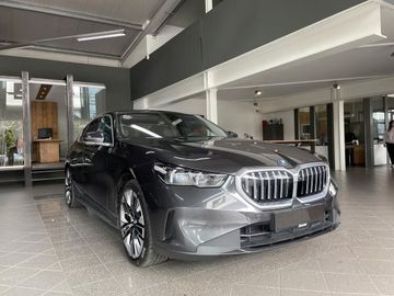 Bild 3 BMW 550 550e xDrive LED Pano Live Cockpit Prof. ACC H&K