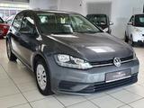 Volkswagen Golf VII 1,0 Trendline BMT/Klima/1.Hand - Volkswagen Golf mit Benzin-Antrieb: Limousine, Trendline