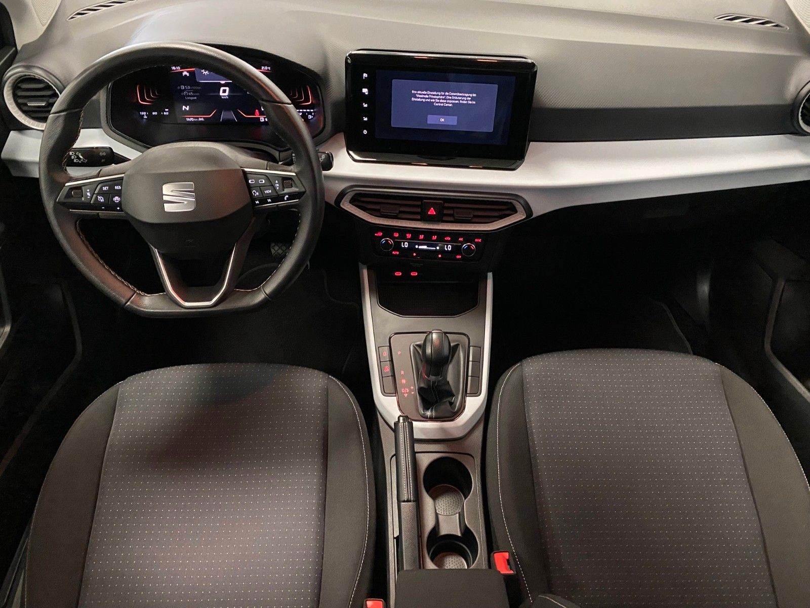 Fahrzeugabbildung SEAT Arona 1.0 TSI STYLE DSG+NAVI+LED+APP+TEMPOMAT+++