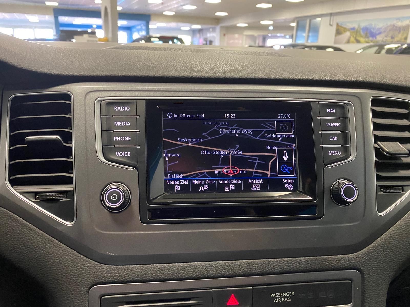 Fahrzeugabbildung Volkswagen Golf VII SPORTSVAN 1.2 TSI+ACC+SITZHEIZ+GARANTIE