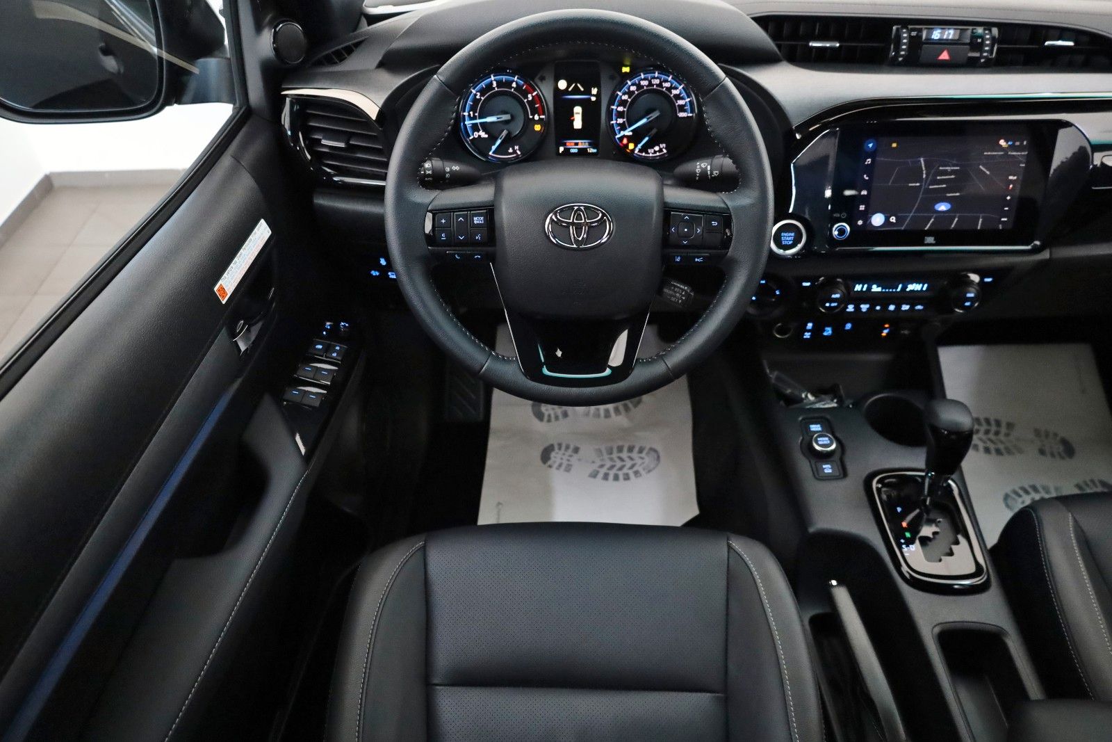 Fahrzeugabbildung Toyota Hilux Double Cab Invincible 4x4,Navi,Kamera,AHK