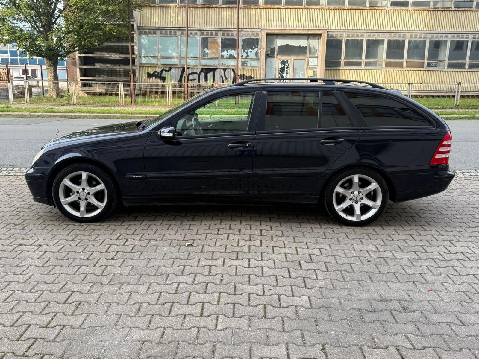 Mercedes-Benz C180 2006 — вигляд ззаду