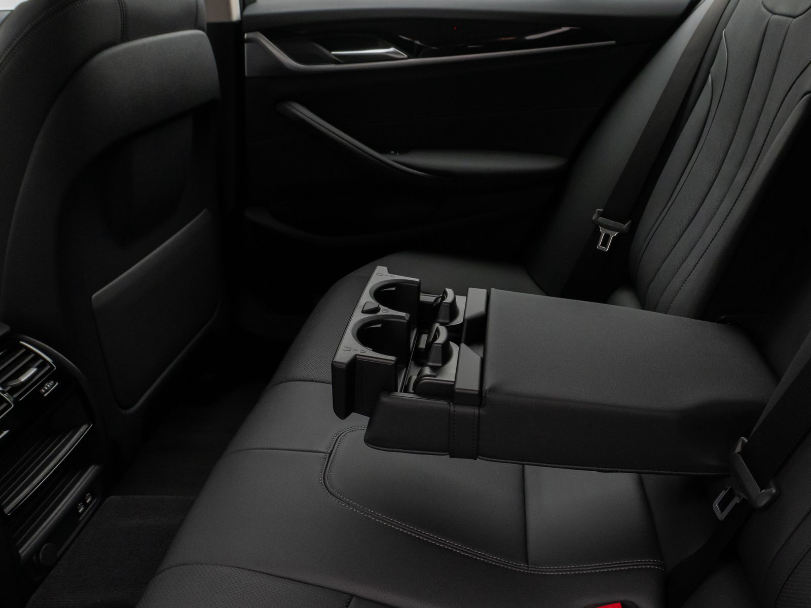 Fahrzeugabbildung BMW 520d Kamera DAB Leder Alarm Parkassistenzsystem