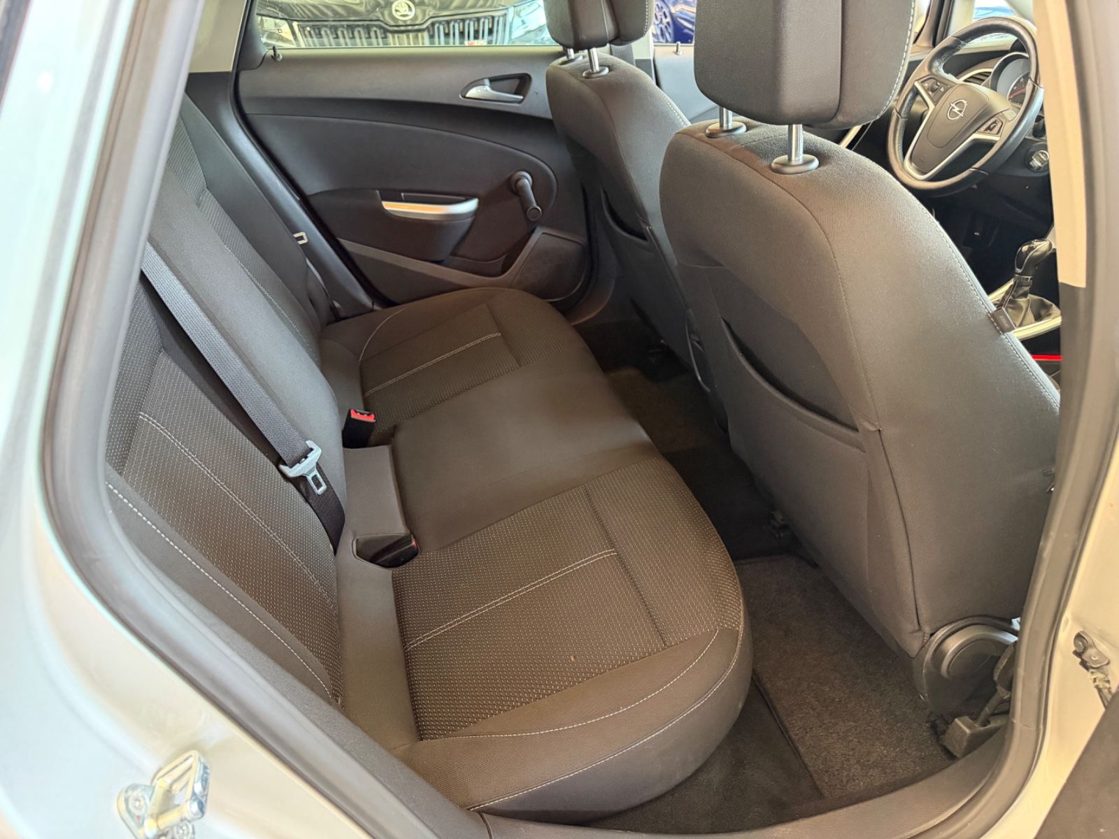 Fahrzeugabbildung Opel Astra J Lim. 5-trg. Sport