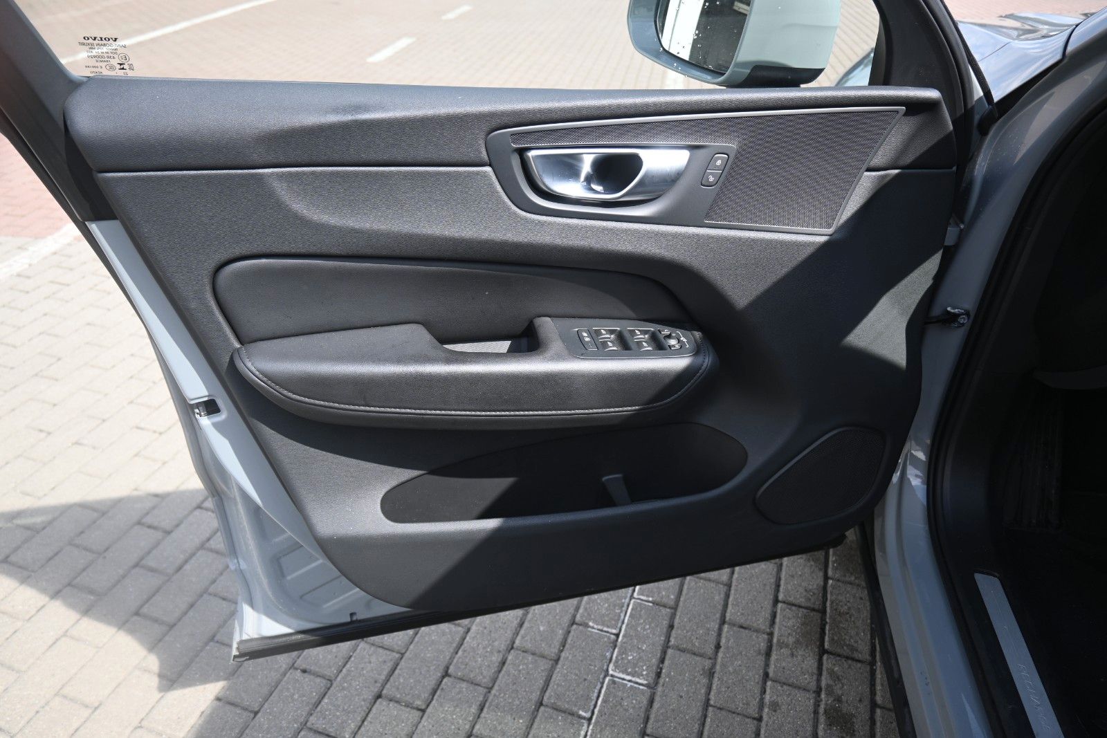 Fahrzeugabbildung Volvo XC60 T6 Essential AWD*PDC*AHK*PANO*STHZG*