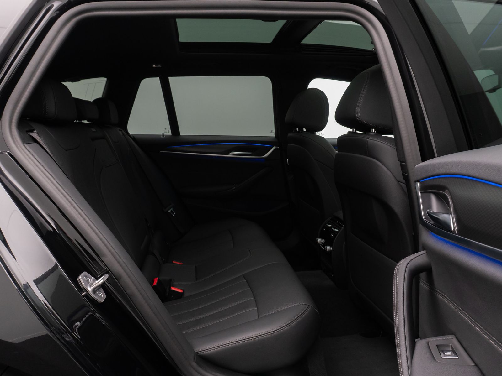 Fahrzeugabbildung BMW 540d xD M Sport DAB HUD HiFi Laser AHK Panorama