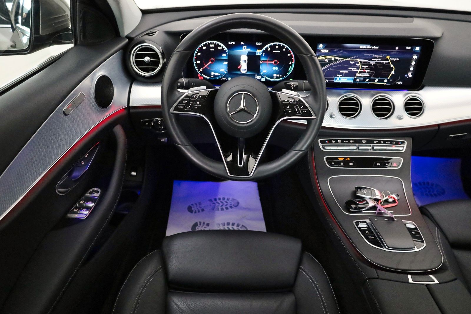 Fahrzeugabbildung Mercedes-Benz E 300de Lim. Avantgarde Leder,Navi,LED,SH,Kamera