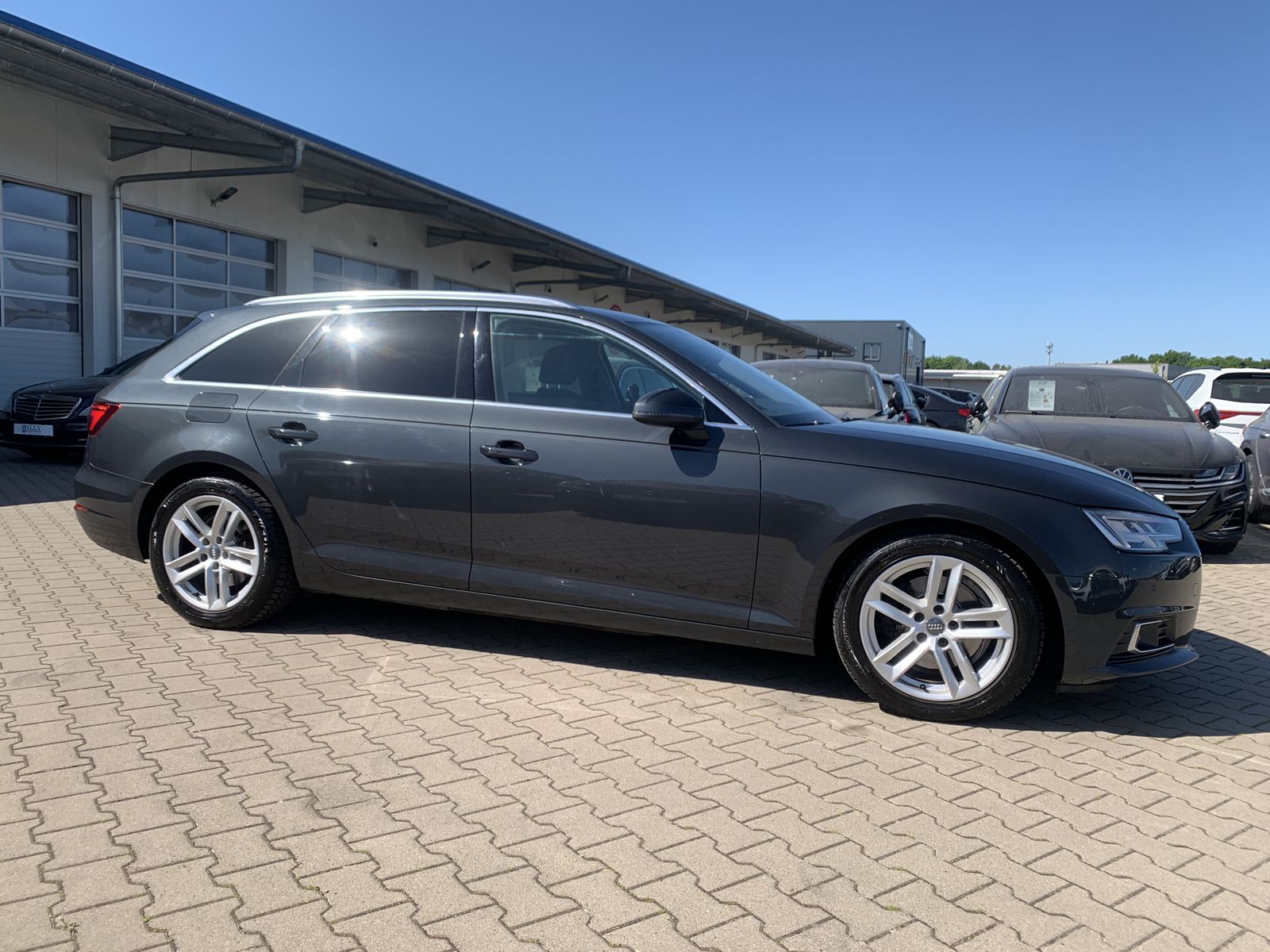 Fahrzeugabbildung Audi A4 2.0 TDI*Sport*Matrix*STHZ*Digital*Memory*Lane