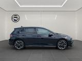 Volkswagen Golf VIII 1.5 eTSI OPF, R-Line, DSG - Tageszulassungen mit Benzin-Antrieb: Limousine