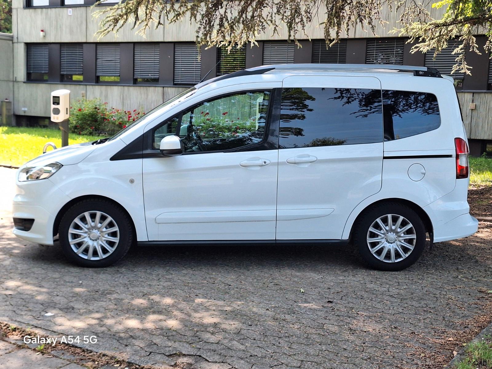 Ford Tourneo Courier Titanium/Neue Zahnriemen&Cervice
