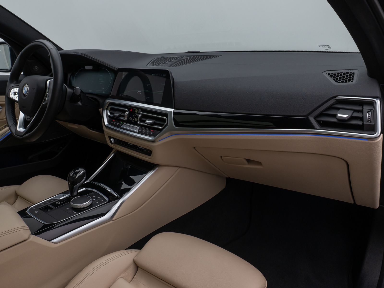 Fahrzeugabbildung BMW 320d xD LuxuryLine Kamera HUD DAB H/K AHK Komfor