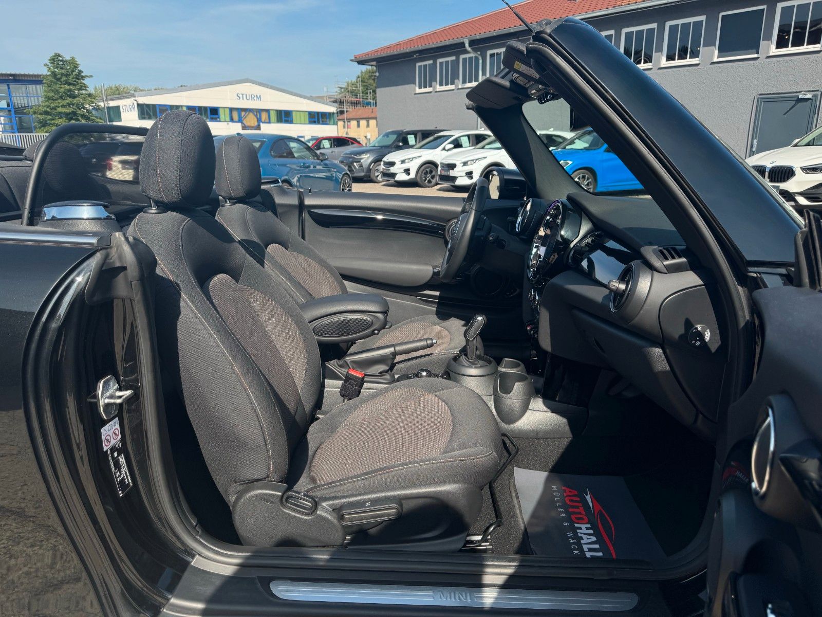 Fahrzeugabbildung MINI Cooper Cabrio Autom. Essential Trim Temp PDC SHZ