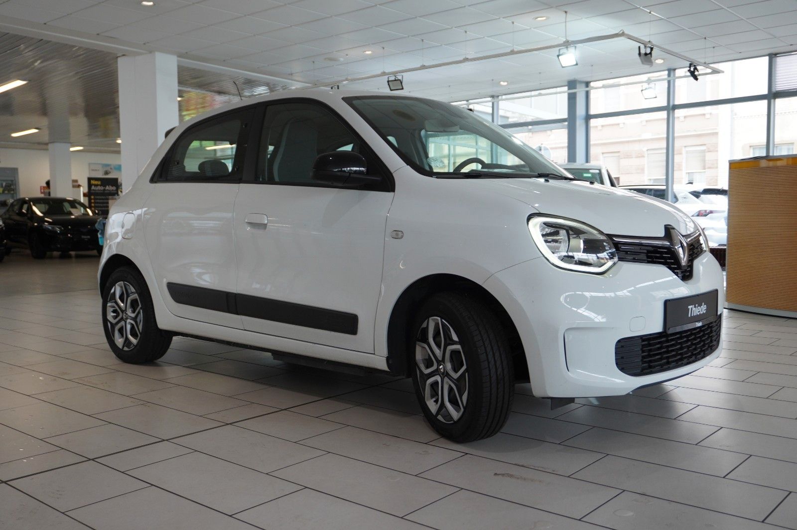 Fahrzeugabbildung Renault Twingo Equilibre Electric 22KWH NAVI/LED/DAB+