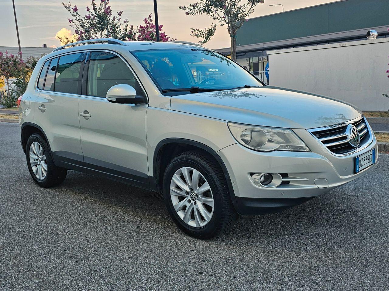 Volkswagen Tiguan 2009 — rear view
