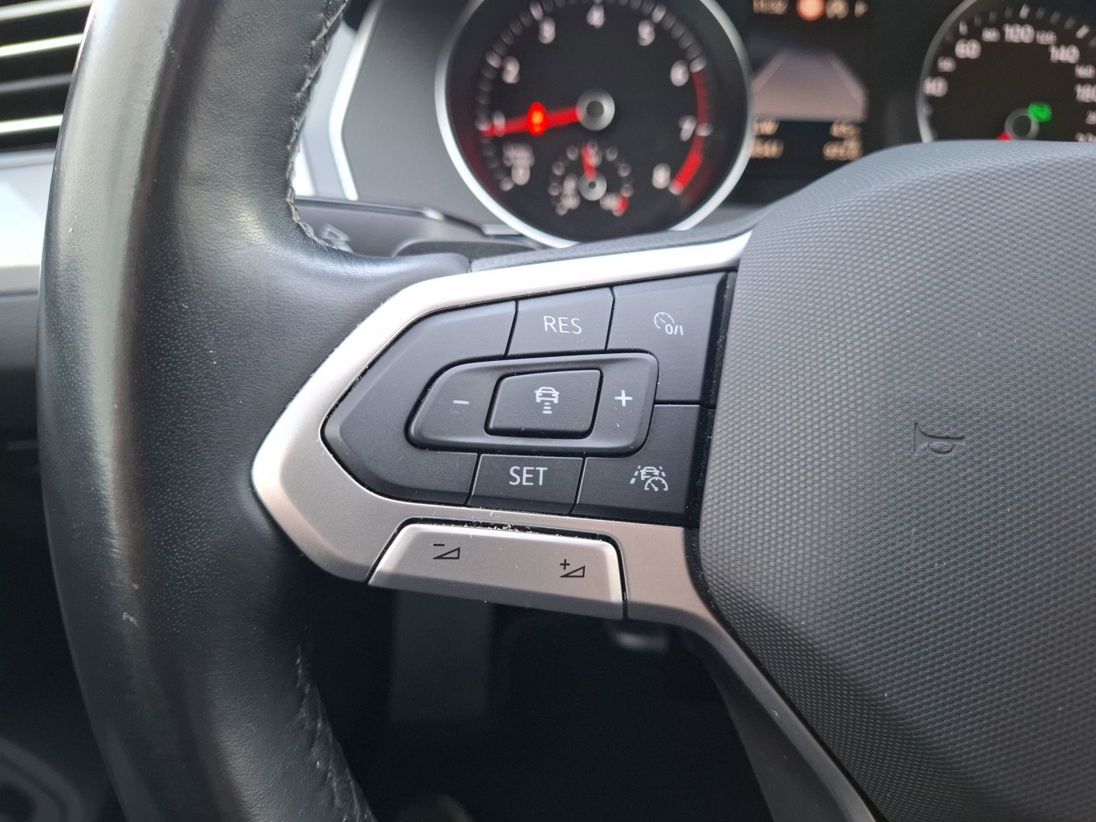 Fahrzeugabbildung Volkswagen Passat Variant TSI Business DSG Matrix Navi ACC