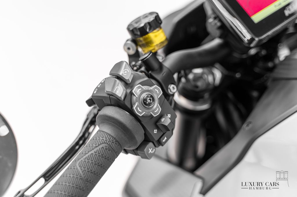 BRABUS 1300 R Edition 23 in STEALTH GRAY - Bild 19