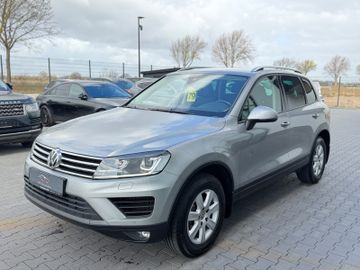 Volkswagen Touareg - 1