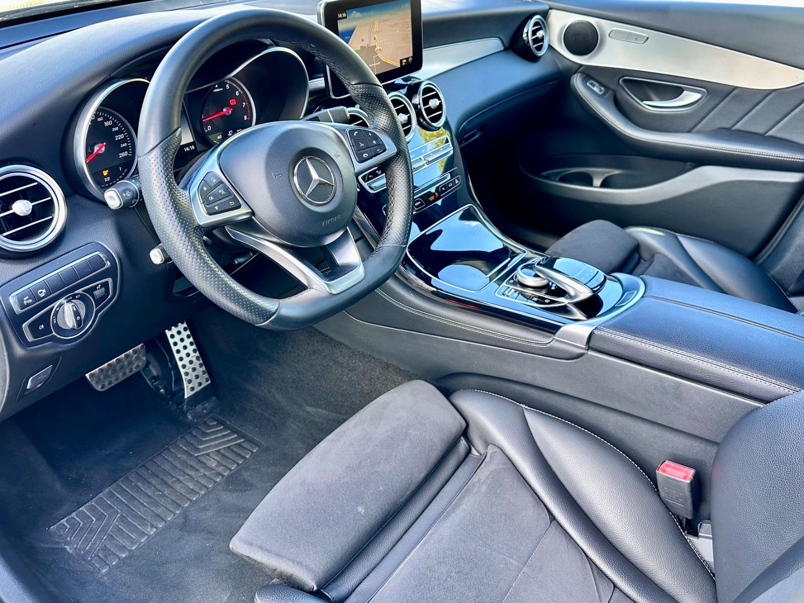 Fahrzeugabbildung Mercedes-Benz GLC 250 COUPE AMG 4MATIC*ESHD+KAMERA*