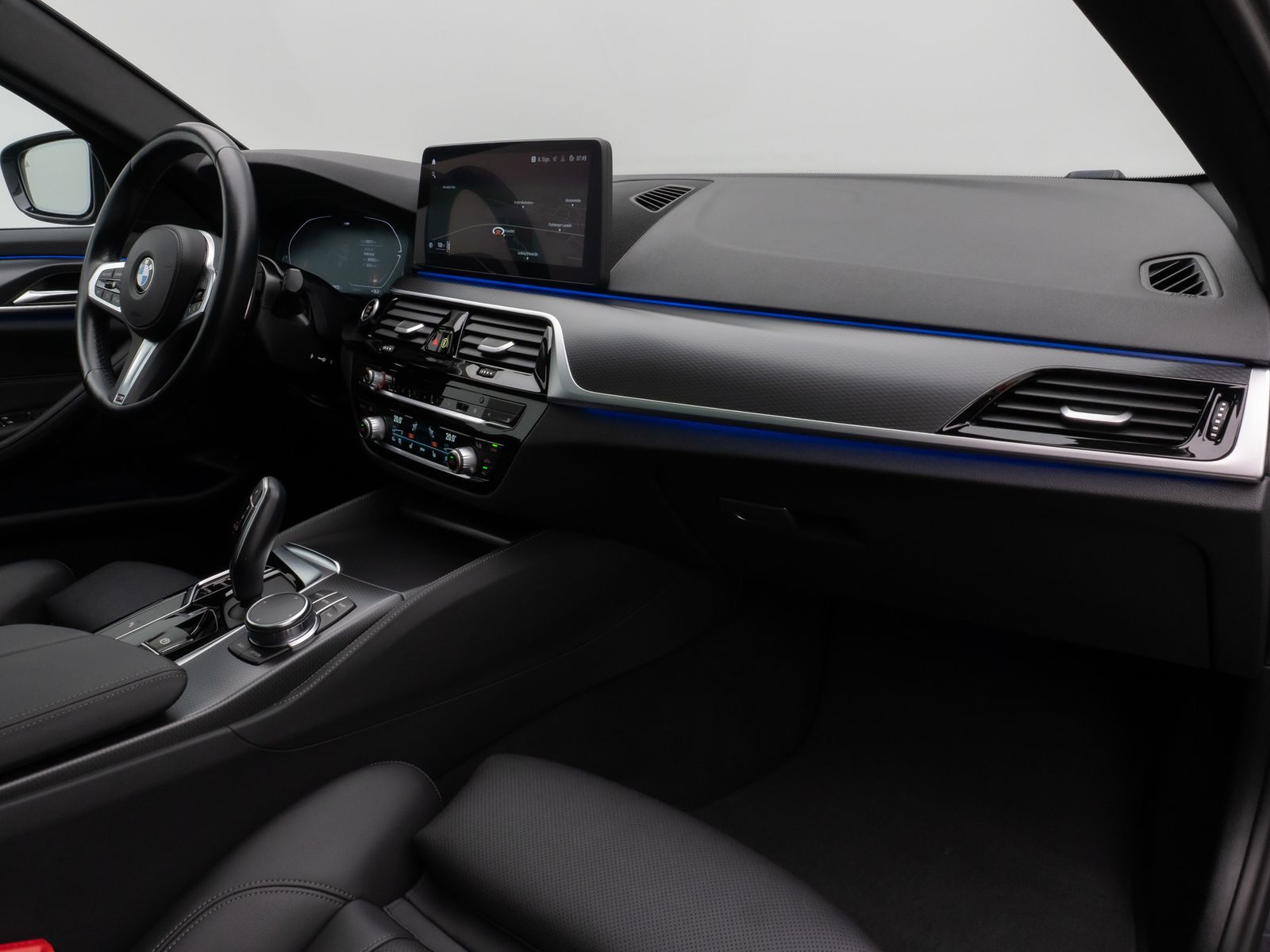 Fahrzeugabbildung BMW 520d xD M Sport Panorama Kamera DAB AHK Alarm