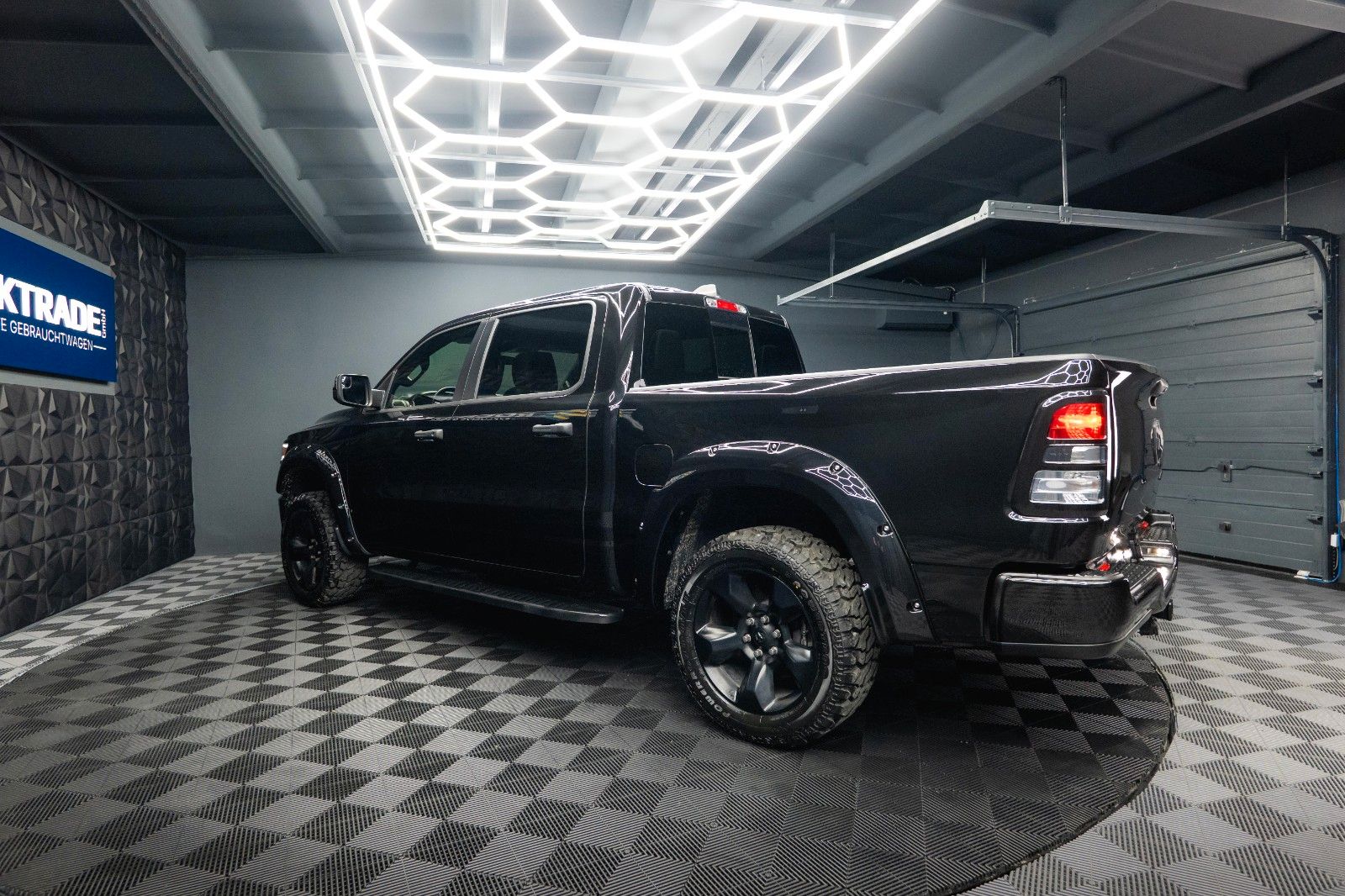 Fahrzeugabbildung Dodge RAM 3.6 V6 4x4 OFFROAD LARAMIE BLACK EDITION LED