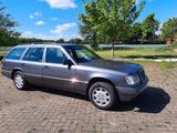 Mercedes-Benz Mercedes W124 TE 220 Kombi, 2. Hand - Mercedes-Benz E 220 mit Benzin-Antrieb: Kombi