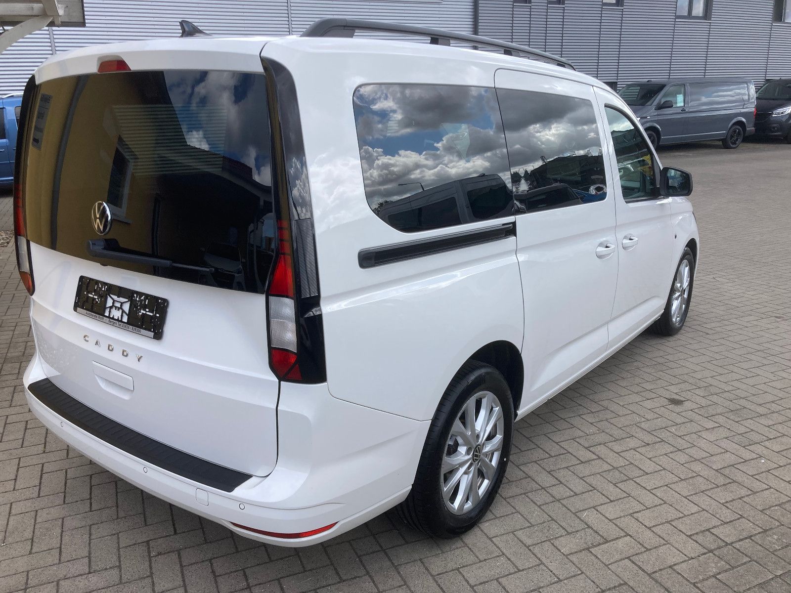 Volkswagen Caddy Maxi 7 Sitzer AHK imagem 3