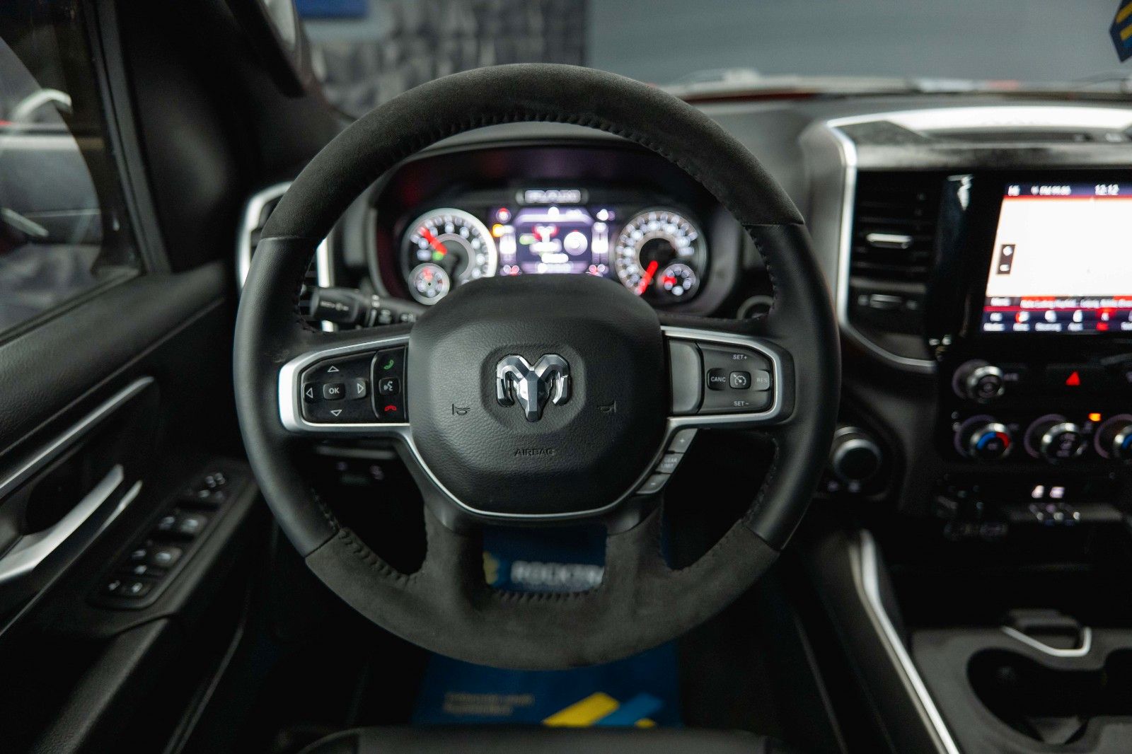 Fahrzeugabbildung Dodge RAM 5.7 V8 HEMI 4x4 Limited OFFROAD AxleLock 19%