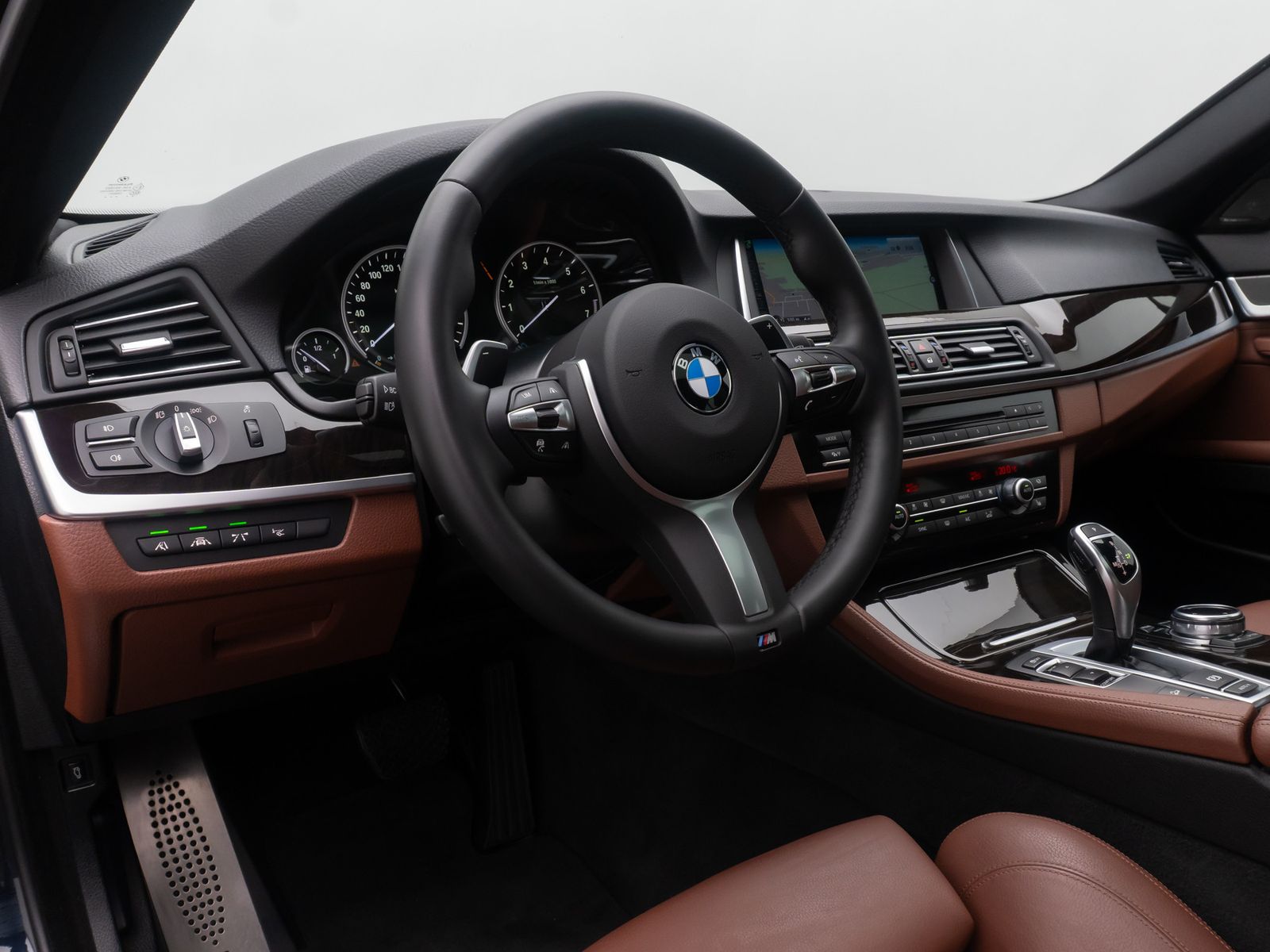 Fahrzeugabbildung BMW 550i xD M Sport HUD H/K Kamera GSD SoftCl 20Zoll