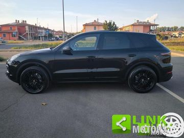 Porsche Cayenne - 11