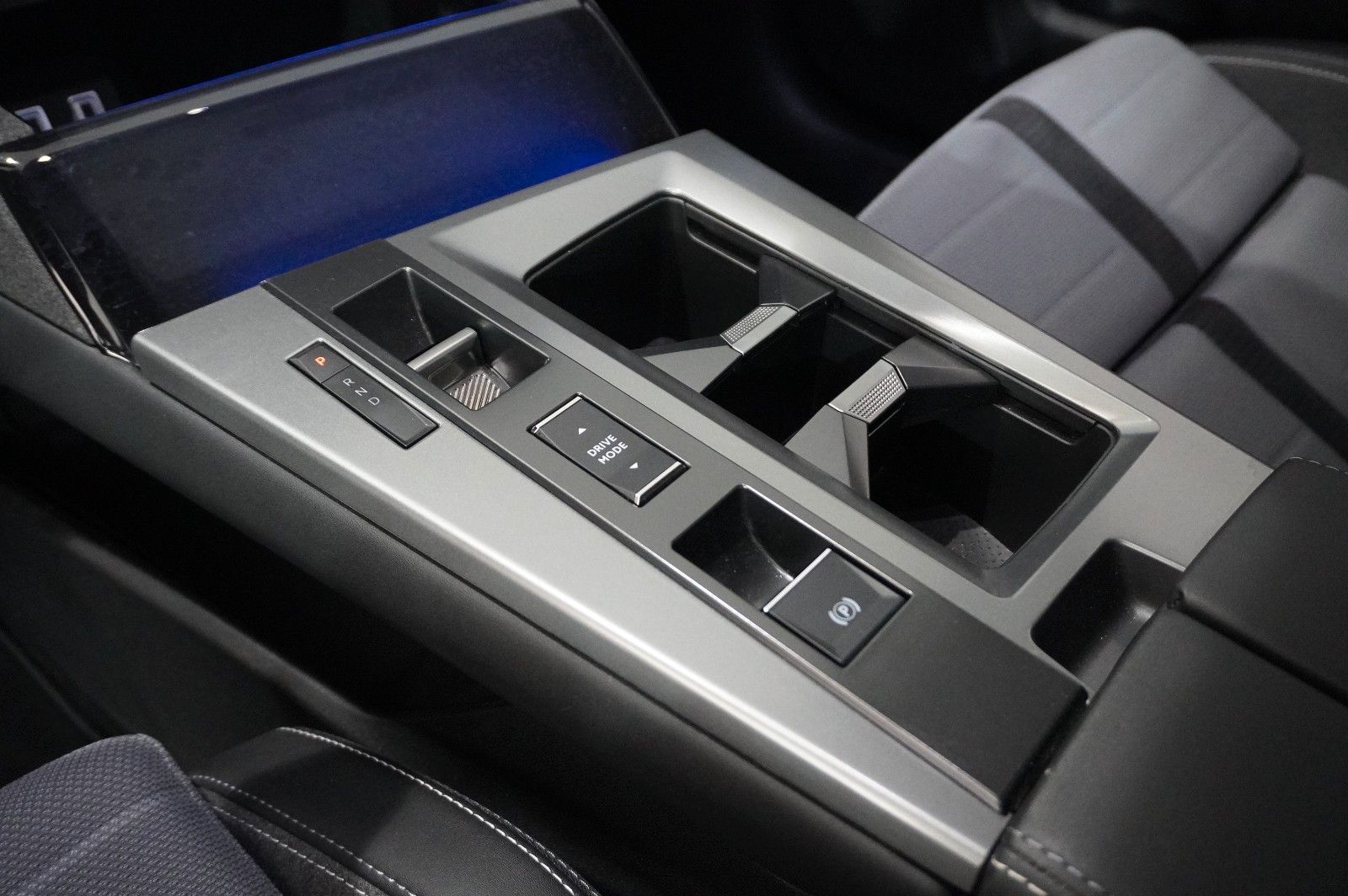 Fahrzeugabbildung Opel Grandland ELECTRIC GS SPORT 73KWH NAVI/360° /HUD