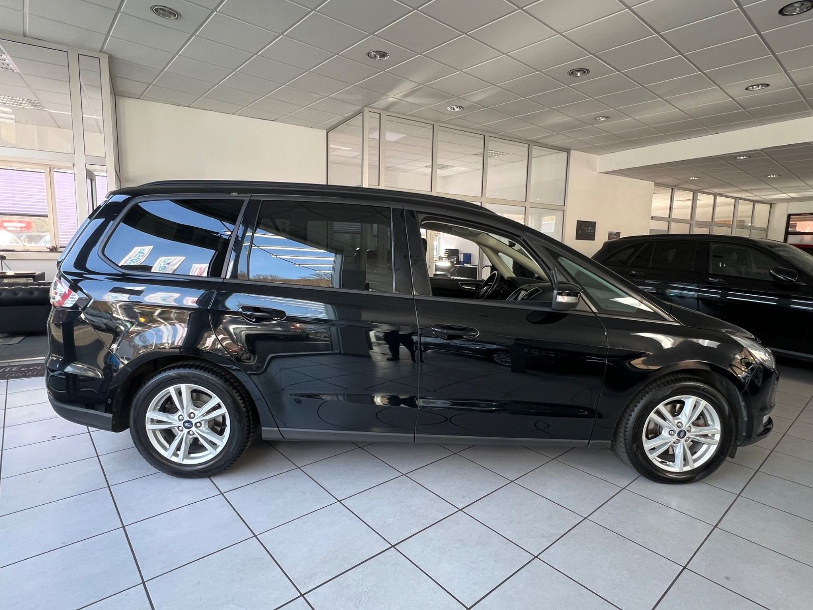 Fahrzeugabbildung Ford Galaxy Business 2.0 TDCI * 7.Sitzer * NAVI *