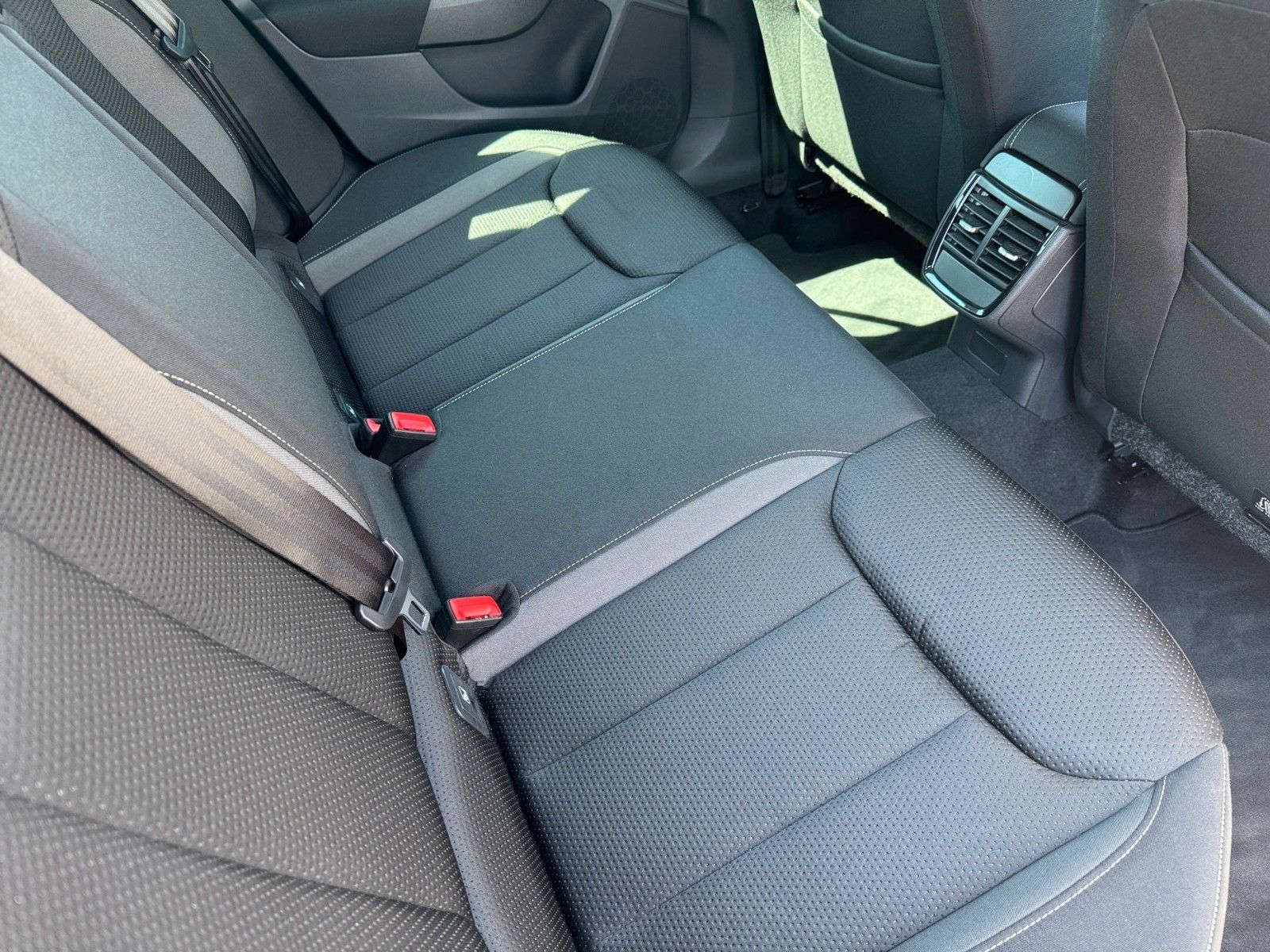 Fahrzeugabbildung SKODA Kamiq Ambition Tour 1.5 TSI